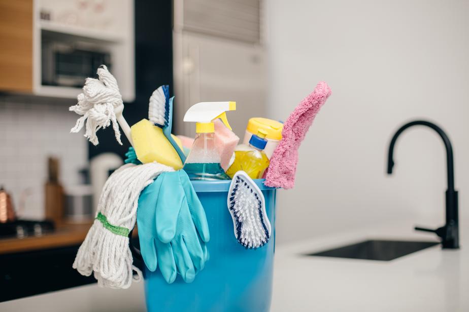 Microplastic Pollution and More: What’s Hiding In Your Kitchen Cleaning Tools